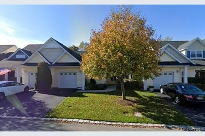 47 Stoneleigh Drive, Riverhead, NY 11901 - Photo 2