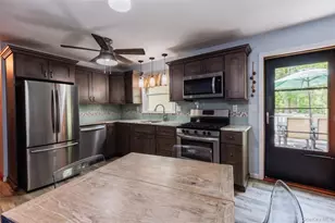 8 Loretta Ct, Coram, NY 11727 - Photo 8