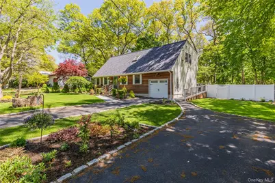 8 Loretta Court, Coram, NY 11727 - Photo 2