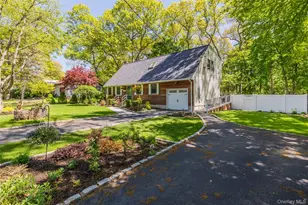 8 Loretta Ct, Coram, NY 11727 - Photo 2