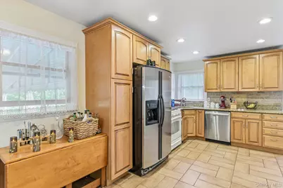 1374 Saxon Avenue, Bay Shore, NY 11706 - Photo 10