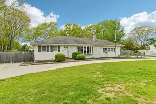 1374 Saxon Ave, Bay Shore, NY 11706 - Photo 2