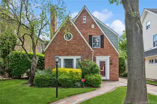 17 Kensington Rd, Garden City, NY 11530 - Photo 2