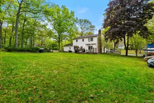 62 W Bartlett Rd, Middle Island, NY 11953 - Photo 4