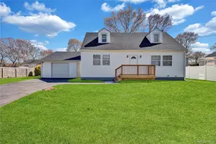 46 Rockledge Dr, Shirley, NY 11967 - Photo 2