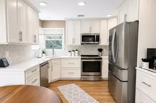 11 Hollow Oak Dr, Patchogue, NY 11772 - Photo 2