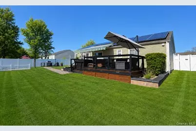 11 Hollow Oak Drive, Patchogue, NY 11772 - Photo 22