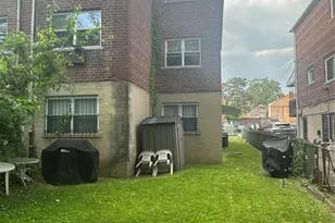 914 E 211th St, Bronx, NY 10469 - Photo 6