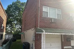 914 E 211th St, Bronx, NY 10469 - Photo 2