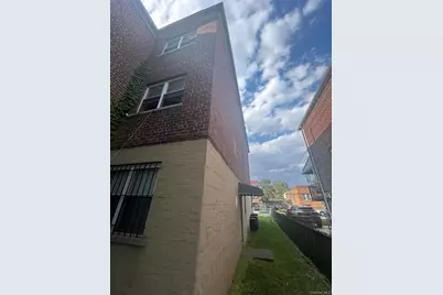 914 E 211th Street, Bronx, NY 10469 - Photo 4
