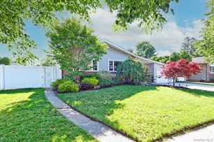 18 Shelter Hill Rd, Plainview, NY 11803 - Photo 2