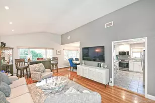 18 Shelter Hill Rd, Plainview, NY 11803 - Photo 10
