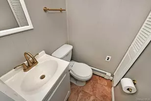 18 Shelter Hill Rd, Plainview, NY 11803 - Photo 20
