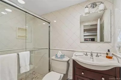 111 Dove Hill Drive, Manhasset, NY 11030 - Photo 14