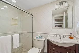 111 Dove Hill Dr, Manhasset, NY 11030 - Photo 14