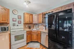 21 Audrey Ave, Plainview, NY 11803 - Photo 10