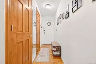 25 Shady Glen Ct, New Rochelle, NY 10805 - Photo 2