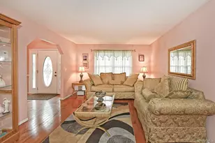 79 6th Ave, Holtsville, NY 11742 - Photo 4
