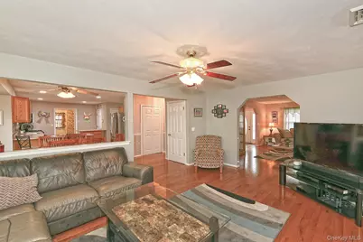 79 6th Avenue, Holtsville, NY 11742 - Photo 6