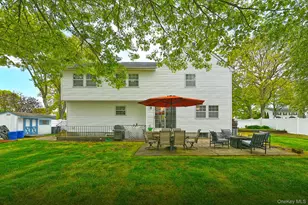 79 6th Ave, Holtsville, NY 11742 - Photo 24