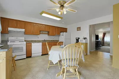 25 College Avenue #111, Nanuet, NY 10954 - Photo 8