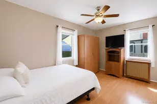89 Parliament Pl, North Babylon, NY 11703 - Photo 12