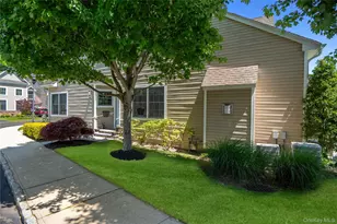 51 Eagle Cir, Bohemia, NY 11716 - Photo 4
