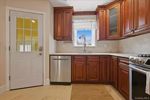 8 Foster Pl, Hempstead, NY 11550 - Photo 10