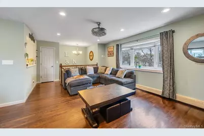 1391 N Windsor Avenue, Bay Shore, NY 11706 - Photo 6