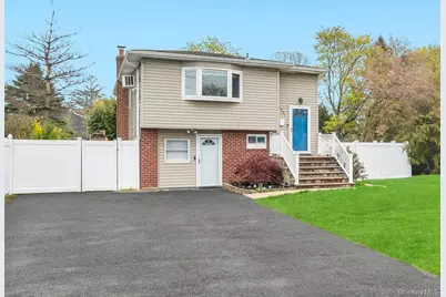 1391 N Windsor Avenue, Bay Shore, NY 11706 - Photo 2