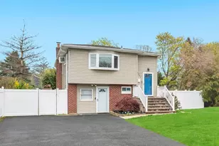 1391 N Windsor Ave, Bay Shore, NY 11706 - Photo 2