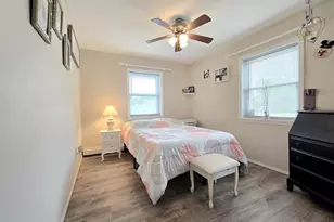33 Pleasure Ave, Ronkonkoma, NY 11779 - Photo 12