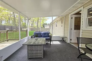 33 Pleasure Ave, Ronkonkoma, NY 11779 - Photo 16
