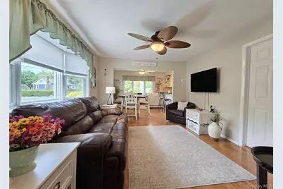 33 Pleasure Avenue, Ronkonkoma, NY 11779 - Photo 10