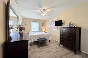 33 Pleasure Ave, Ronkonkoma, NY 11779 - Photo 14
