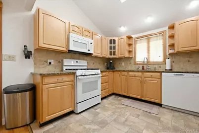 220 Eastlake Avenue, Massapequa Park, NY 11762 - Photo 10