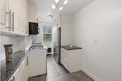 55 Knolls Crescent #4E, Bronx, NY 10463 - Photo 4