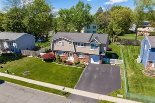 18 Valley Dr, Nanuet, NY 10954 - Photo 2