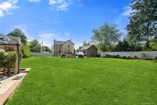 16 West St, West Islip, NY 11795 - Photo 24