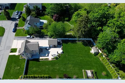 16 West Street, West Islip, NY 11795 - Photo 30