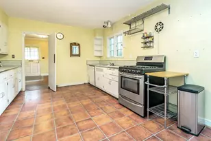 87 Robinson Ave, Glen Cove, NY 11542 - Photo 14