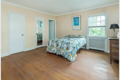 87 Robinson Avenue, Glen Cove, NY 11542 - Photo 12
