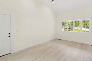 15 Locust Rd, Old Bethpage, NY 11804 - Photo 18