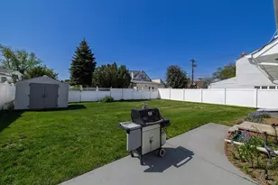 265 W Windsor Pkwy, Oceanside, NY 11572 - Photo 26