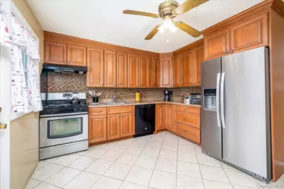 265 W Windsor Parkway, Oceanside, NY 11572 - Photo 10