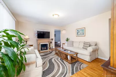 265 W Windsor Parkway, Oceanside, NY 11572 - Photo 6
