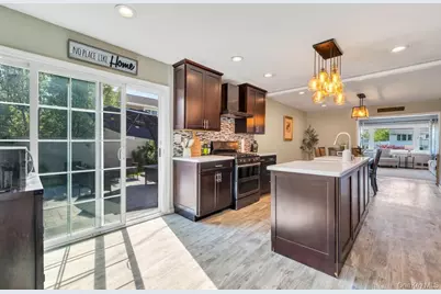 33 Peachtree Lane, Hicksville, NY 11801 - Photo 4