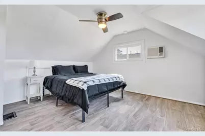 33 Peachtree Lane, Hicksville, NY 11801 - Photo 16