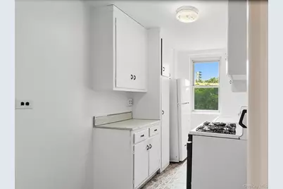 25 Knolls Crescent #4M, Bronx, NY 10463 - Photo 6