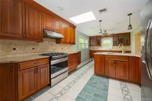 24 Johns Blvd, Poughkeepsie, NY 12603 - Photo 4